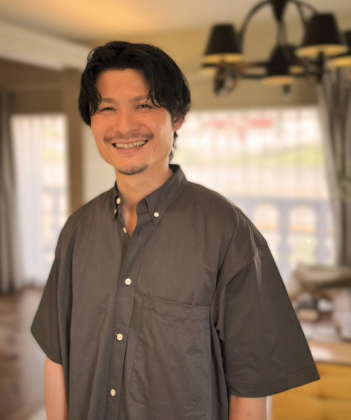スタッフ岡田伸也